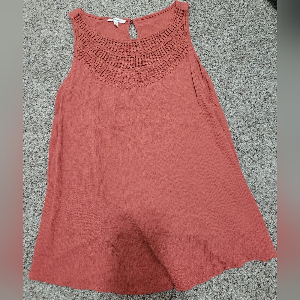 Maurices size small rust colored crochet detail flowy tank